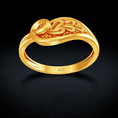 Exquisite Gold Ring alternate view 2