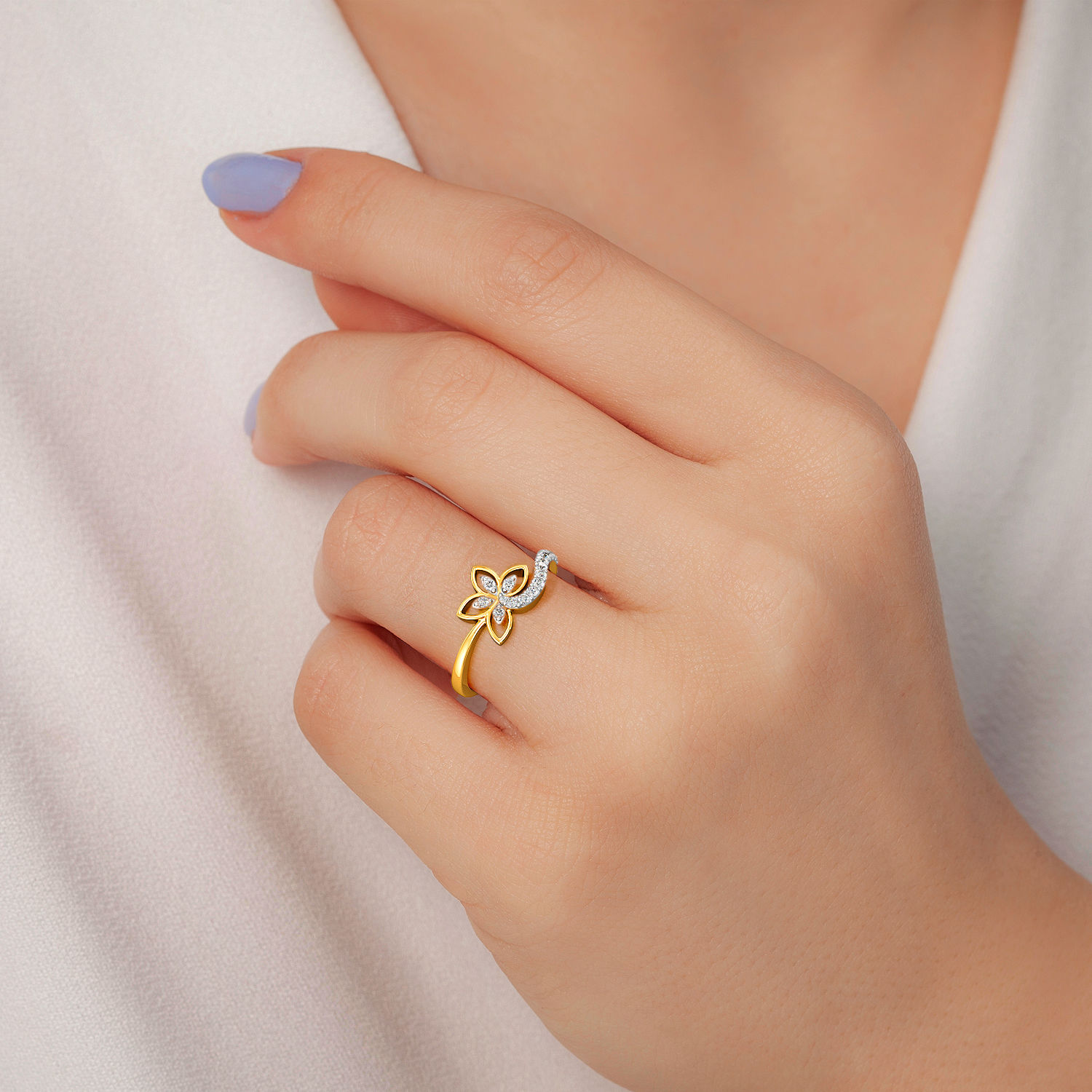 Aesthetic Pretty Flower Diamond Ring image
