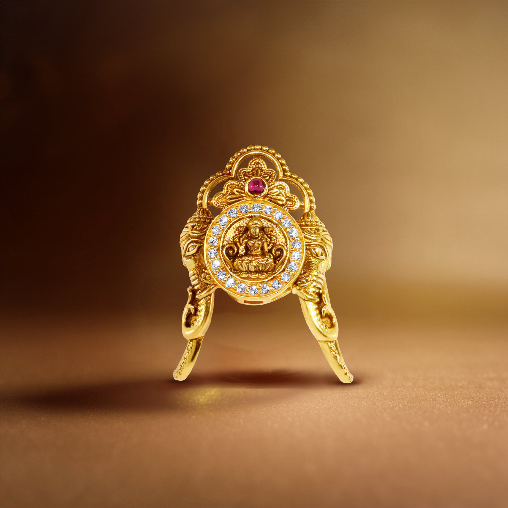 Lakshmi Majestic Gold Vanki Ring image