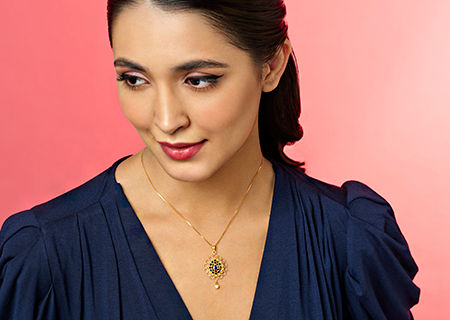 Buy Lord Krishna Gold Pendant (BM18026025) Online from Joyalukkas